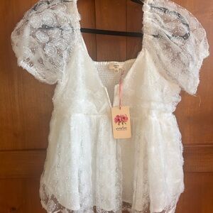 New with tags! White tulle Entro top size Large